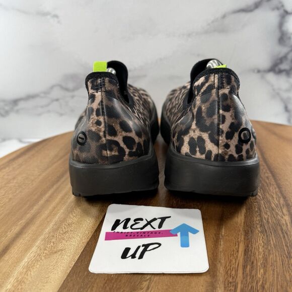 Womens size 10-Oofos OOmg eeZee Low Slip On Recovery Comfort Shoes Cheetah - Picture 4 of 9